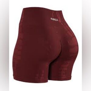 NWOT AUROLA Dream Workout Scrunch Shorts Gym Yoga in  Burgundy. Size: Small
